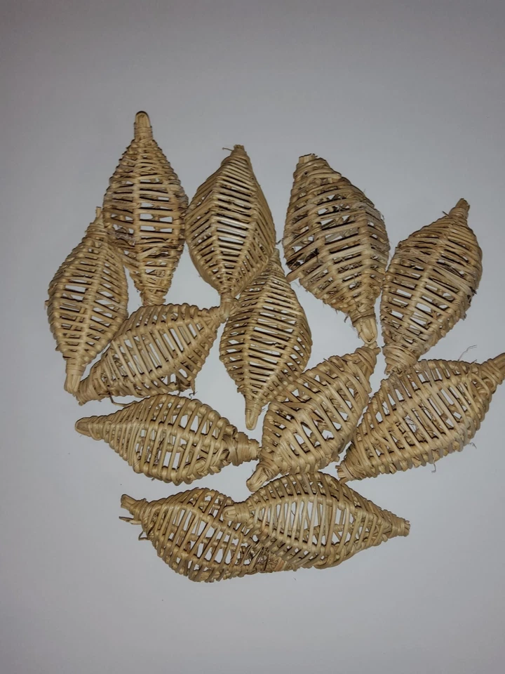 12 linternas de vid para chinchillas, otros animales pequeños masticables de madera, decoración floral Foto 1 de 1