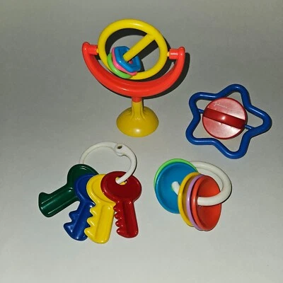 4 件复古婴儿玩具套装 1985 年第一年旋转强生和星星钥匙 Sanitoy 摇铃 — 第 1/4 张图片