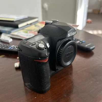Cámara digital Nikon D70 SLR con batería/cargador/tarjeta SD/bolsa Nikon PROBADA Foto 1 de 4