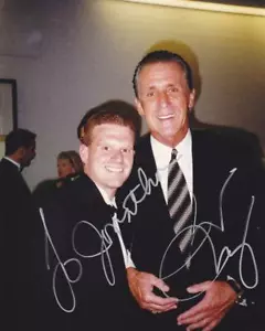 Pat Riley signiert bei Jonathan 8 x 10 Farbfoto Basketball Echtheitszertifikat - Bild 1 von 1