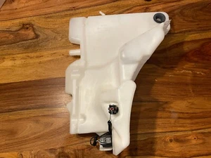 Jaguar XJR, Portfolio 03-09 NEW windscreen washer bottle & pump C2C35441 11C - Picture 1 of 9