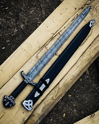 Espada vikinga de acero de Damasco hecha a mano con vaina hecha a mano Foto 1 de 4