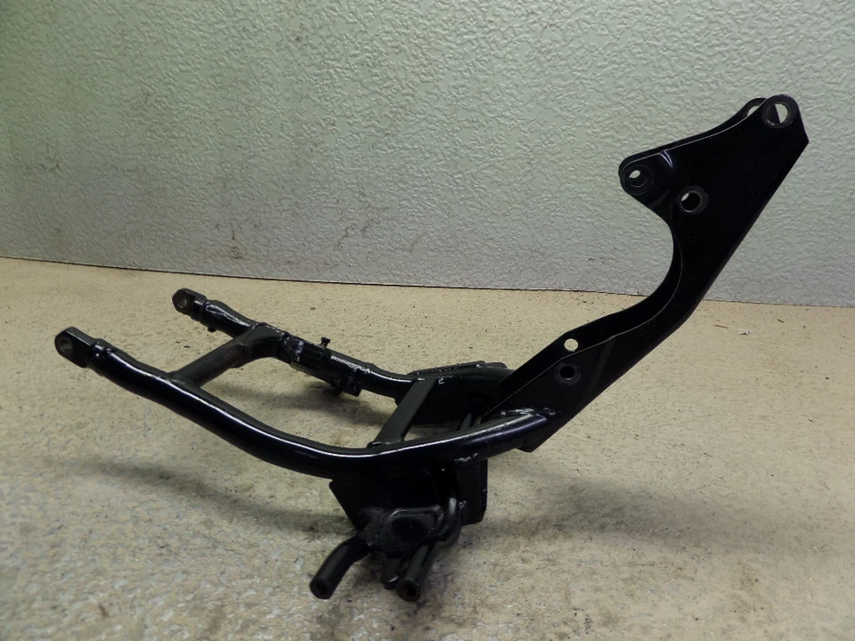 Suzuki GZ250 GZ 250 2000 soporte de marco de base de montaje de motor Foto 1 de 1