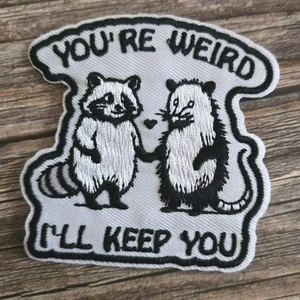 Lindo parche de hierro estilo Y2k You're Weird Ill Keep You Possum Raccoon - Imagen 1 de 2
