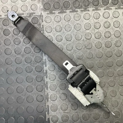 Conjunto retractor cinturón seguridad trasero izquierdo BMW 750i 2009-2015 OEM Foto 1 de 4