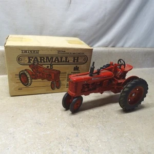 Juguete de granja vintage Ertl Case IH Farmall H en caja #414, McCormick 1986 SE - Imagen 1 de 11