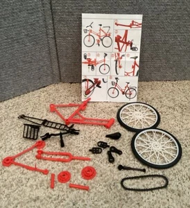 Kit Assemblaggio Bici Giocattolo Plastica - Pedaliera Bici - Rosso e Nero Con Istruzioni - Foto 1 di 7