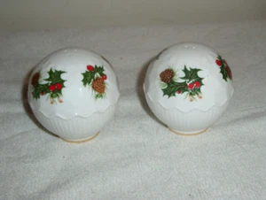 Holly Berry Pinecone Round Salt & Pepper Shaker Set - Picture 1 of 4