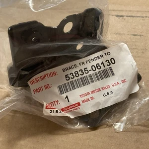 2018-2024 TOYOTA CAMRY FRONT RIGHT FENDER BRACE NEW OEM 53835-06130 - Picture 1 of 1