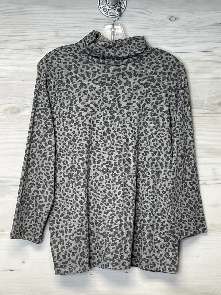 Suéter feminino Style & Co grande estampa de leopardo pulôver pescoço simulado com nervuras - Imagem 1 de 4