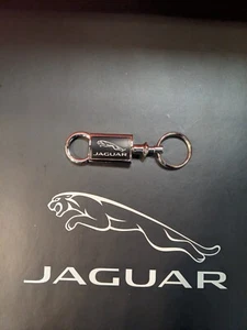 JAGUAR BLACK & METAL VALET KEY CHAIN. $15.95 EACH. CG3046BLK - Bild 1 von 5