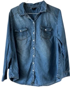 Torrid Women’s Size 2 Blue Denim chambray  Button-Up Shirt Long Sleeve Pocket - Picture 1 of 11