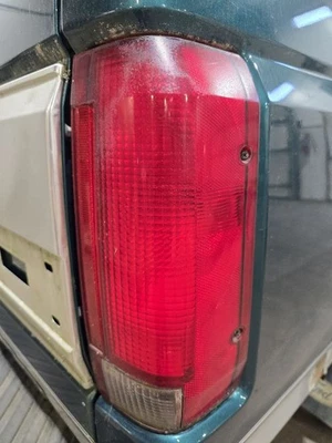 Luz trasera de pasajero de 8501 PBV para camioneta Ford F250 90-97 644172 Foto 1 de 4