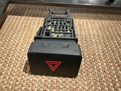 Interruptor de peligro de emergencia Nissan Titan & Armada 2004-2007 control de botón Foto 1 de 3