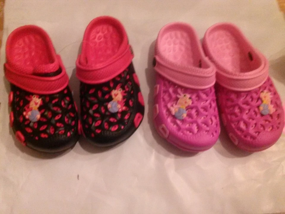 Novas sandálias tamancos de banho de praia de borracha colorida para crianças - Imagem 1 de 1