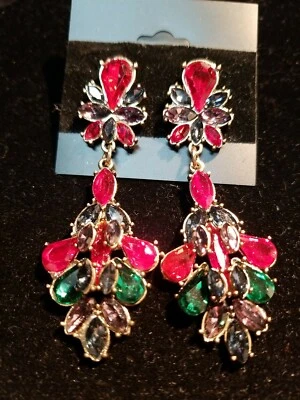 Pendientes colgantes perforados Georgios brillantes con color y elegancia Foto 1 de 4