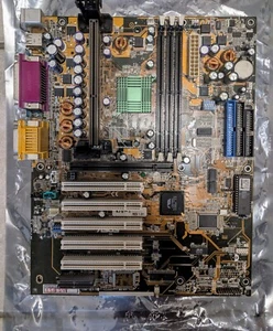 Mainboard Asus K7V-T Rev. 1.01 – Slot-A Power für echte Athlonier! - Bild 1 von 4
