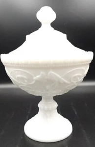 Portieux White Opaline, Vallerysthal Chimeres/Dragon 8.5" Covered Dish MintCond. - Bild 1 von 5