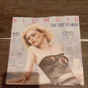 BLONDIE " THE TIDE IS HIGH " VG+ WITH PIC SL. CHRYSALIS 1980 - Picture 1 of 3