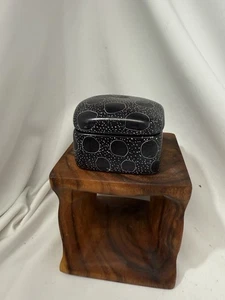 De Colección Kenia Besmo Manchas Blanco Negro Círculos Jabón Geométrico Piedra Baratija Caja - Imagen 1 de 5