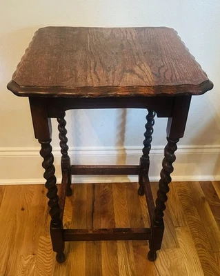 Antigua mesa auxiliar inglesa con soporte para plantas de salón de roble torcido de cebada, 26,75" Foto 1 de 4