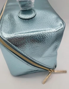 CLARINS große schöne hellglänzende blaue Kosmetik-/Make-up-/Kulturtasche/goldener Reißverschluss *Neu mit Etikett* - Bild 1 von 8