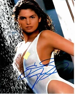 Cindy Crawford Super Model Entrepreneur Signed 8x10 PHOTO With COA TTM - Picture 1 of 3