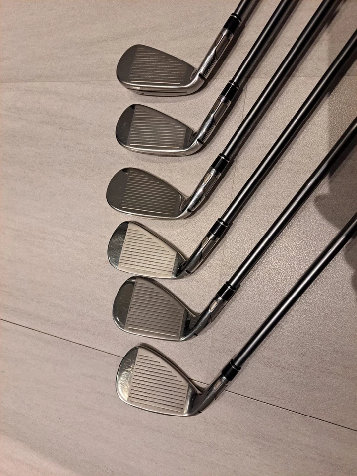 TAYLORMADE SIM MAX IRONS 5-PW GRAPHITE REGULAR FLEX GRAPHITE SHAFTS - Image 1 of 4