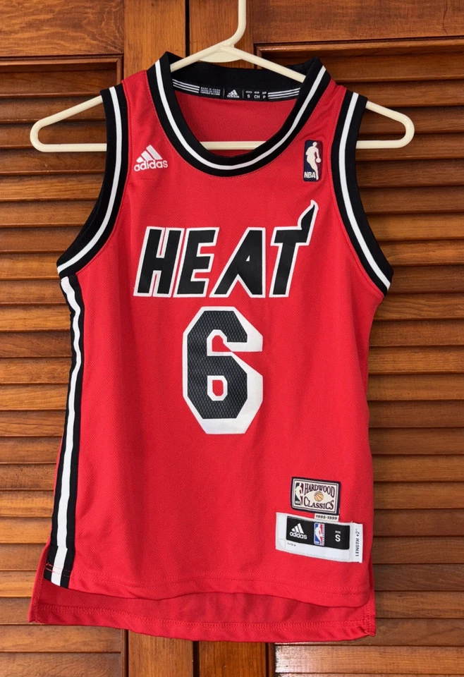 Классическая футболка Леброна Джеймса No6 Adidas NBA Miami Heat красная лиственная древесина размер S (8) - Изображение 1 из 4