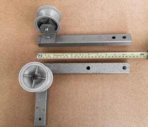 35mm KINOPROJEKTOR FILMTRANSPORT/FÜHRUNGSROLLE UND EINBAURAHMEN - Bild 1 von 3