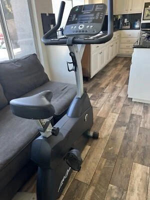 Bicicleta estática Lifecycle C1 Foto 1 de 4