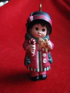 Hallmark " Sweet Rememberings"  1998 Hallmark Keepsake Christmas Ornament - Picture 1 of 5
