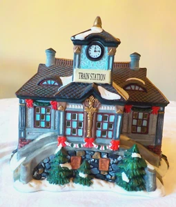 Grandeur Noel Victorian Train Village Station Christmas 1999 Vintage Figurine - Picture 1 of 6