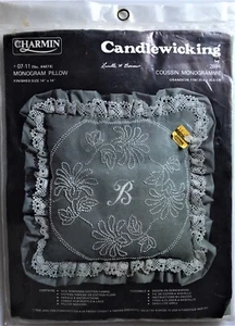 Janlynn Charmin Kit Candelewicking Cuscino Monogramma 14" x 14" n. 44474 - Foto 1 di 5