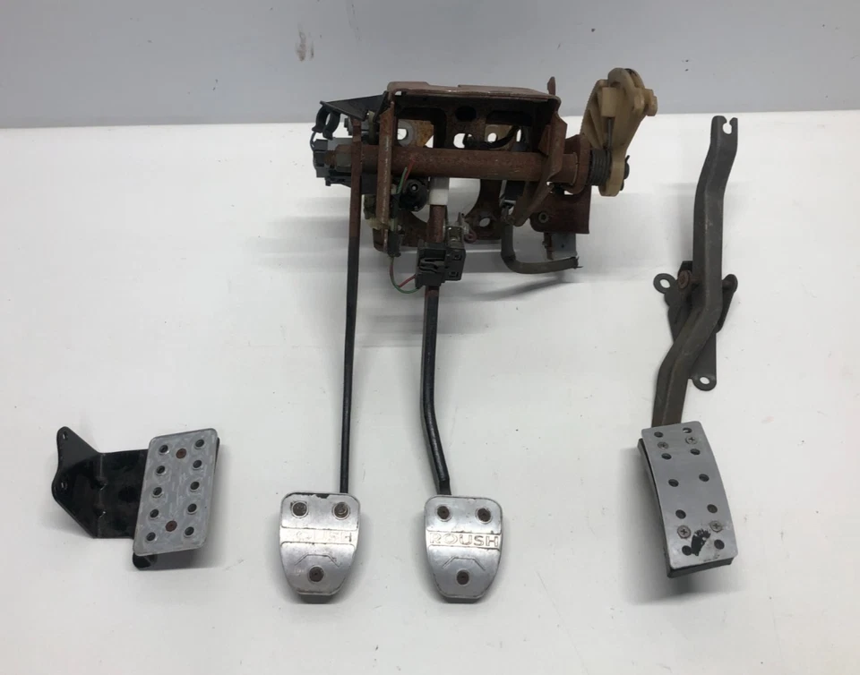 Conjunto de pedal de embrague pedal de gasolina 1994 1995 Ford Mustang GT ROUSH Foto 1 de 4