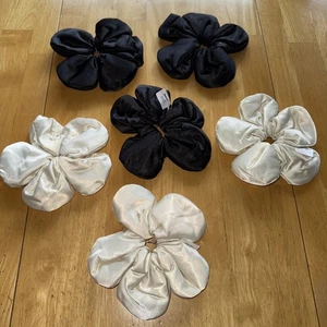 NWT Black & White Flower Hair Scrunchie from Claire's New with tags lot of 6 - Picture 1 of 3