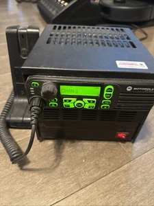 Motorola Mototrbo XPR4550 w/ Samlex SEC-1212 & RMN5050A Mic - Zdjęcie 1 z 7