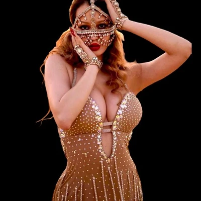Disfraz de danza del vientre de cristal beige a medida: vestido de rendimiento profesional Foto 1 de 4