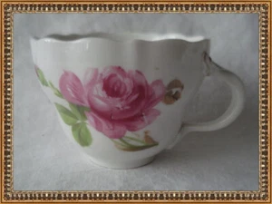 sehr alte Tasse Alt Schönwald, Porzellan, rosa Rosen, gewellter Rand - Bild 1 von 7