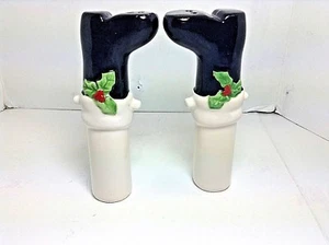 UNIQUE=VTG=SANTA CLAUS'S LEGS W/MISTLE TOE GARTERS=PORCELAIN SALT&PEPPER SHAKERS - Imagen 1 de 6
