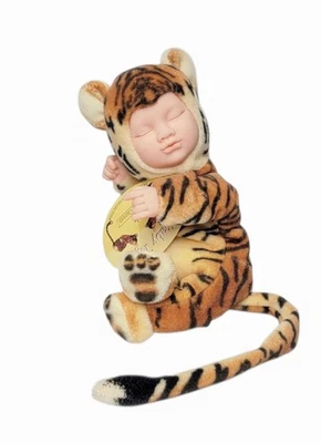 Muñeca de colección Anne Geddes Baby Tiger Sleeping 9" peluche lleno de frijoles 2000 con etiqueta Foto 1 de 4