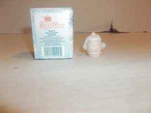 Mini estatuilla Precious Moments Sugar Town Fire Hydrant 1995 150215 - con caja - Imagen 1 de 3