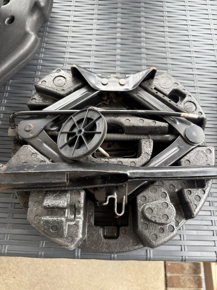 Комплект домкратов Ford Focus 2012 2013 2014 2015 2016 2017 2018 - Изображение 1 из 1