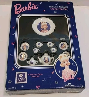 Barbie Miniatura Nostálgica China Juego de Té y Estuche de Coleccionistas Juguetes Chilton 1996 Foto 1 de 4