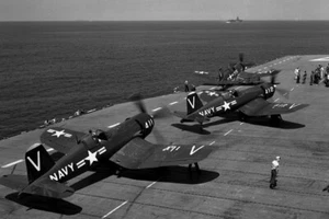 US Navy Vought F-4U-4 Corsair USS Philippine Sea Glossy Photograph 8" x 12" - Picture 1 of 1