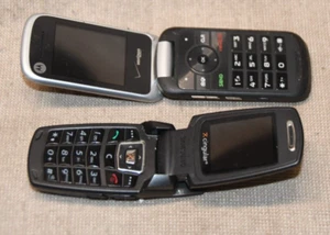 Pair Of Flip Phones One Samsung & One Motorola - Picture 1 of 3