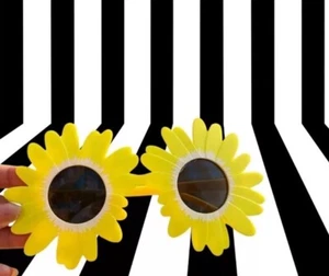Terrifier 2 Art The Clown Yellow Flower Glasses Sunglasses Prop Replica - Picture 1 of 1