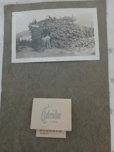 Kleiner Papierkalender 1928 auf Karton montiert mit s/w Foto Männer im Overall - Bild 1 von 2