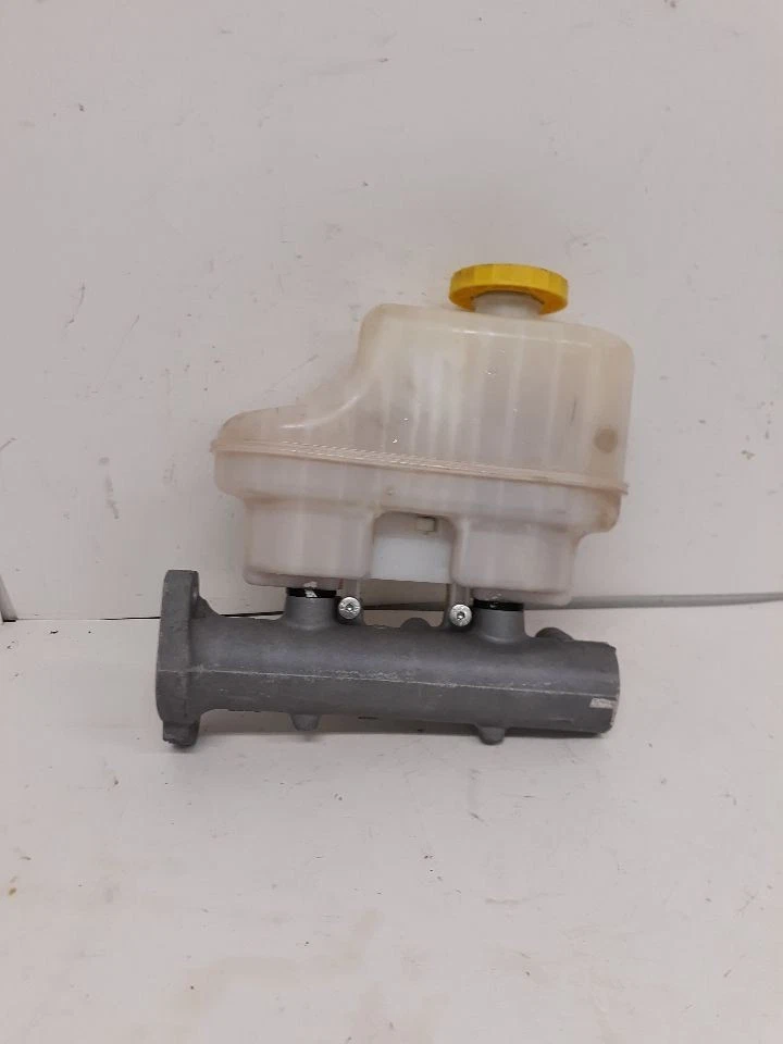 24 RAM 5500 Brake Master Cylinder  - Изображение 1 из 4