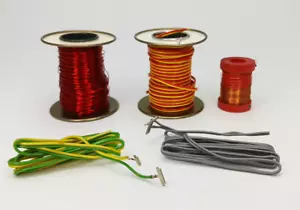 Lote de carretes de alambre de conexión de diseño de tren modelo, cobre, más 2 ensambladores de terminales - Imagen 1 de 9